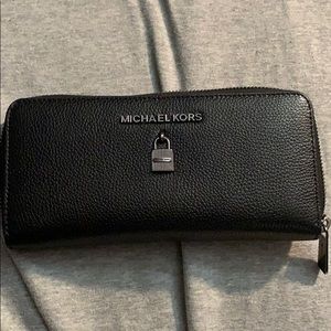 AUTHENTIC MK WALLET
